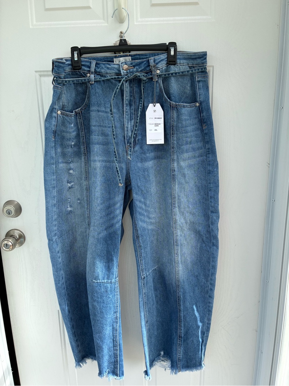 Saige High-Waist Barrel Women’s Jeans with Tie Belt